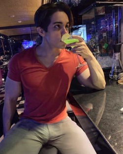 dumbhimboboy:It’s not like he used to be a genius but this pretty-boy hunk has definitely been feeling dumber week by week since he started coming to the bar and drinking this special cocktails the owner makes him. He’s a lot more fun too. Spends