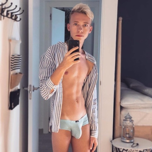 thehottestboyscollection: 22 years old Russian hottie @georseny won our 3th #potdcontest Nice body, 