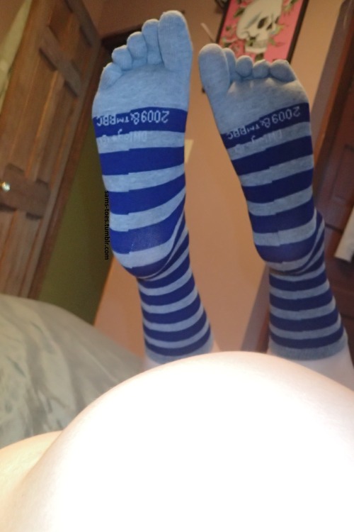sams-toes:Oh my God, I love Doctor Who, so these socks are AMAZING. Thank you, sweetheart. <3