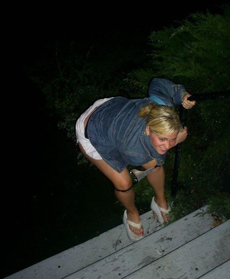 http://love-peeing-girls.tumblr.com/post/51321913897