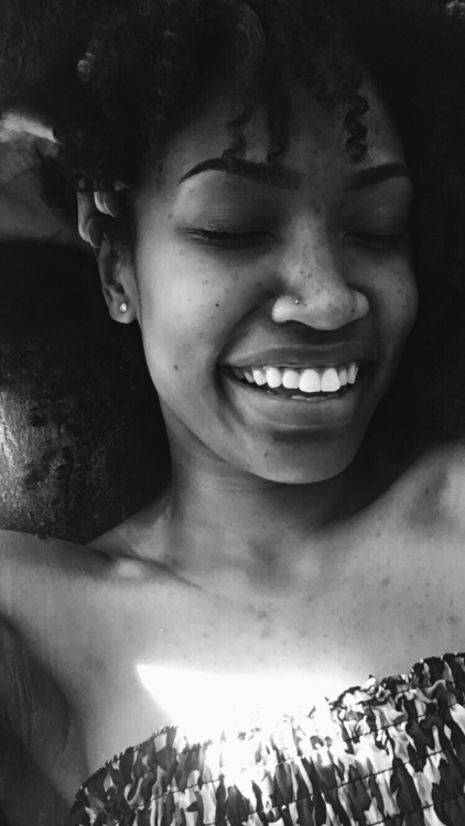 earthtoreyna:  Happy Blackout my beautiful and radiant brothas and sistas. 