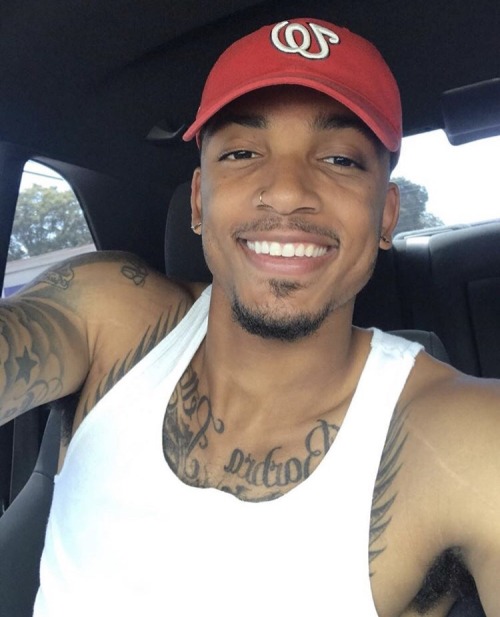 gotmelookintwice: cherrycherrycherrys: originalkind: sexnthecloset: IG: Teehardy12 Didn’t he g