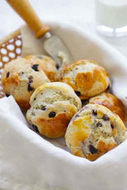 fullcravings:Crumbliest Scones