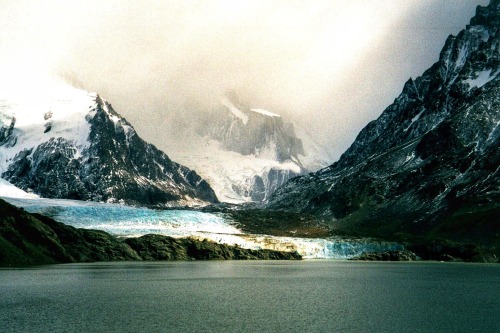 Glaciar y lago, Parque Nacional Los Glaciares, Argentina, 2002.