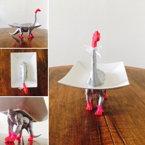 sosuperawesome: Dinosaur Serving Platters, by Pepitka on Etsy  See our ‘dinosaur’ tag 