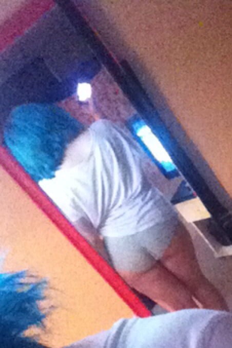 matteblackscythe:  p.s i never wear pants