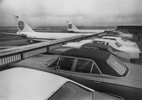 uppiluften:  Airside parking, JFK Worldport. [x]