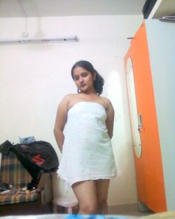 Runstar Desi Mallu Aunty