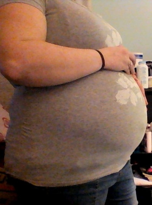 cadiepreggobelly:    Announcing my new fake pregnancy progression!!!! Due July 23, 2016. 20 weeks. Its a boy!! My little gift to every one a little fashion show   So Excited! Follow: http://cadiepreggobelly.tumblr.com/post/140588327360/announcing-my-new-f