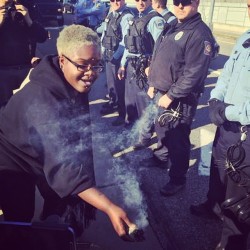 bdoulaoblongata:  but this sage burning tho… “melt that wickedness” #Ferguson #BlackLivesMatter 