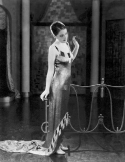 summers-in-hollywood:Norma Shearer in the