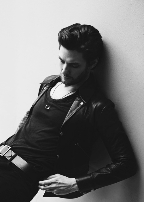 3intheam: Ben Barnes. At the Line Hotel in LA, December 2014. Photography by Guy Lowndes.Styling by 