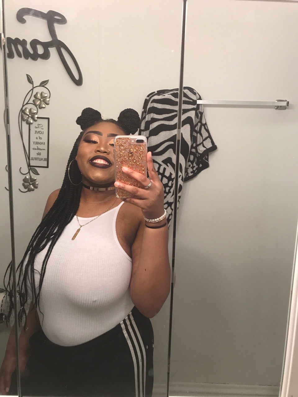 bitch-glo:this mirror is perfect ❄️. Your perfect 😍