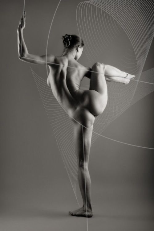 dreamnudes: EROTIC GEOMETRY PART 2/2. Author: Unknown. If you know about the author of these photos, please send me a message.