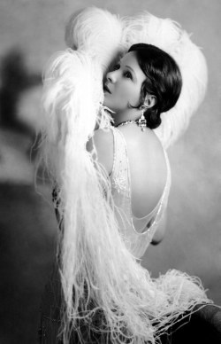 hauntedbystorytelling: Norma Talmadge (Photo by General Photographic Agency) circa 1919        | hi-res https://painted-face.com/