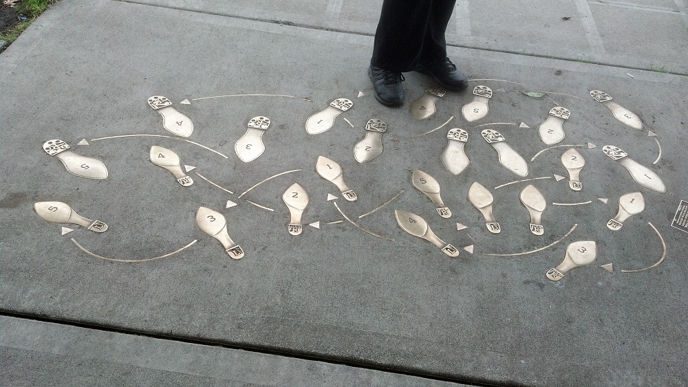 theredshoes:  Feet and dance steps, Capitol Hill, Seattle 