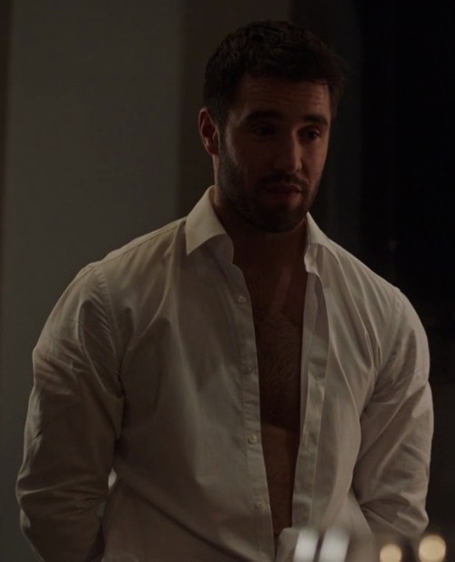 hotashellcelebmen: More here : http://shirtlessmenontheblog.blogspot.fr/2017/03/joshua-bowman-shirtless_13.html#more 