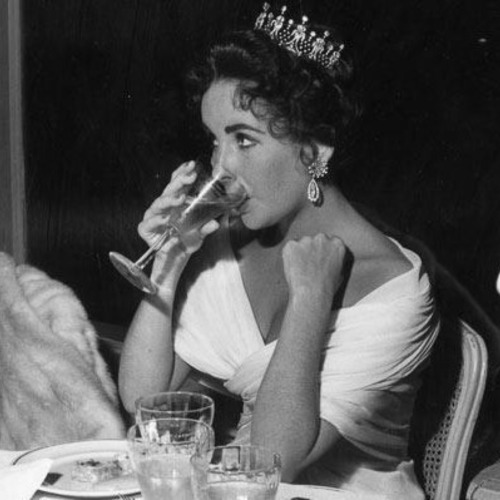 Elizabeth Taylor and husband Mike Todd at the 10th Cannes Film Festival in 1957.Elizabeth’s diamond 