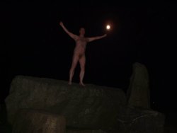 #HappyHalloween #nakedinnature #naturist #skyclad  Naked under the Moon https://t.co/IQhHQzIXFd