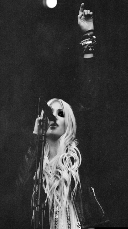 ulockssocool:  Taylor Momsen (simple)