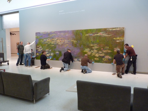 installator:  “CMOA art handlers preparing to move Monet’s Water Lilies from Scaife Galleries for the exhibition.” (blog.cmoa.org) 
