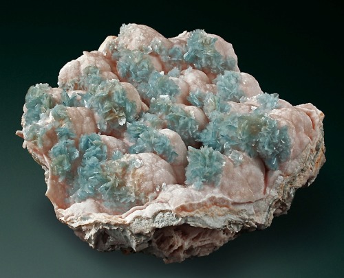 bijoux-et-mineraux:Blue Barite on Pink Dolomite - Cavnic Mine (Kapnik), Cavnic (Kapnic; Kapnik), Mar