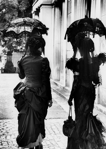 corsets-and-gasmasks:funeral—girl:London goths, 2009. Gotta love neo-victorian fishtail skirts. (sou