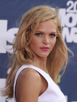 vicsecretmodels:  Erin Heatherton.