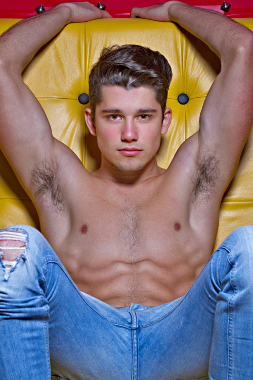 jacksnewdick:  Pit•stop🍌.