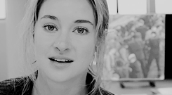 beattriss-deactivated20150406:  &ldquo;I am no longer Tris, the selfless, or