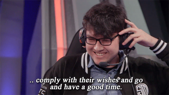 pikaniuu:  we love u too dyrus   I can see the tension between Aphro and Doublelift