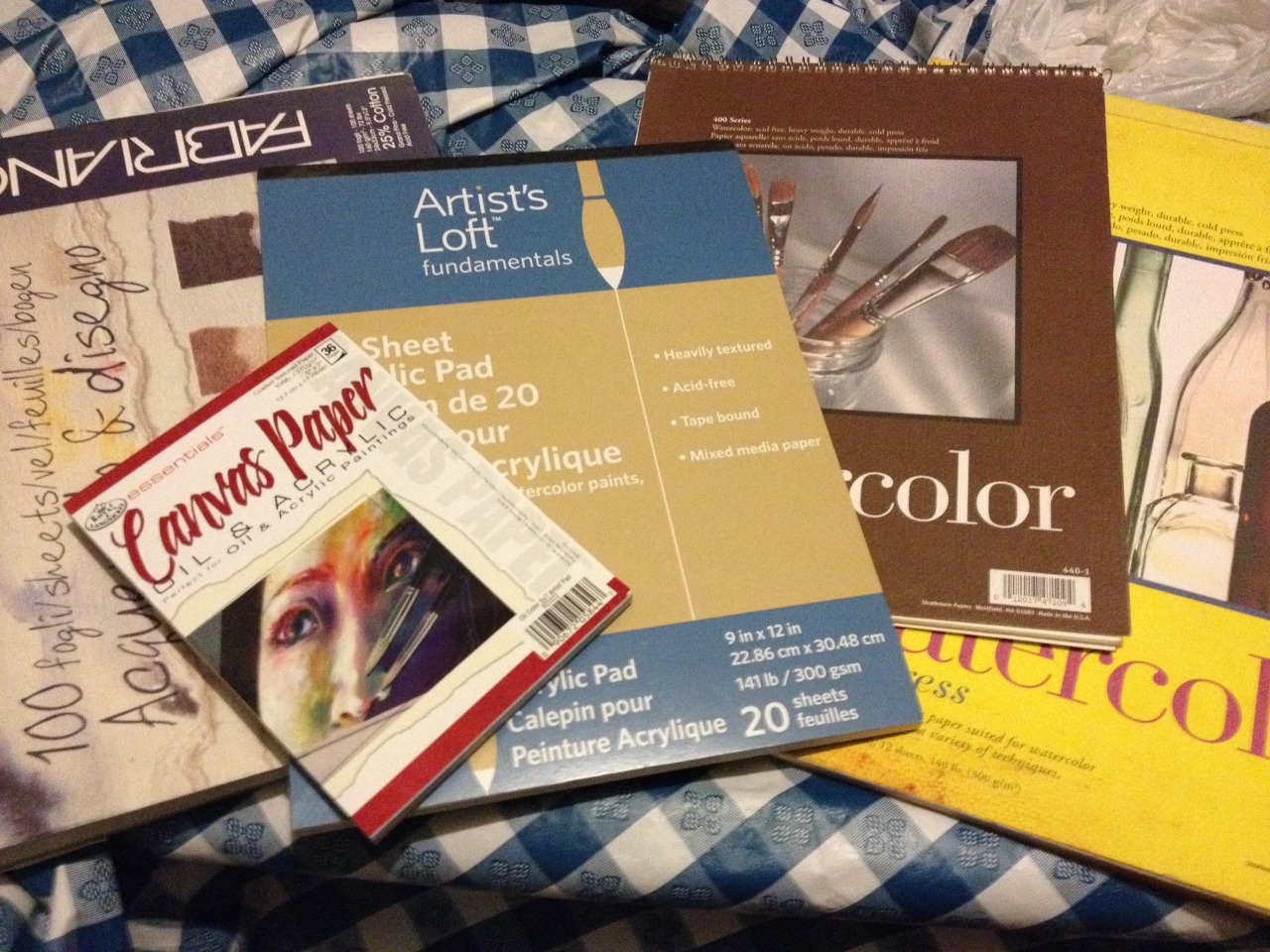 tattedmariposa:  LILY’S HUGEASS I-USED-TO-BE-AN-ART-STUDENT-BUT-NOW-I’M-NOT GIVEAWAYyoooooooo