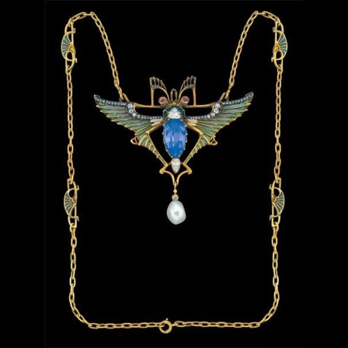 ☆ Art Nouveau winged insect necklace, France, circa 1899 – gold, plique-à-jour enamel, sapphires, di