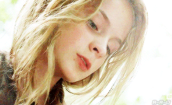 coruscant-sky:  She’s not stopping, please Lizzie do something! 