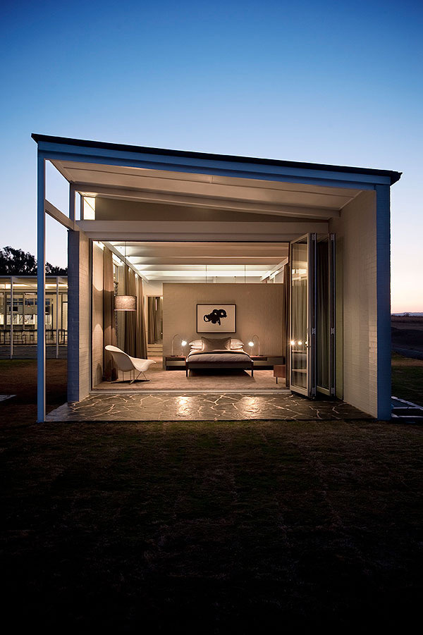 designismymuse:  South African interpretation of a Case Study House Source- http://www.visi.co.zaPhotos-