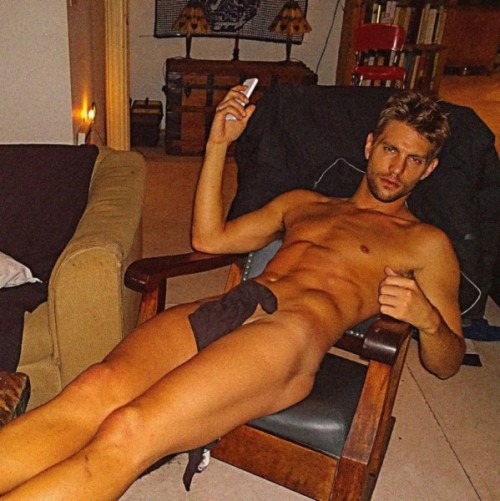 mensbuttsandass:  Don Hood