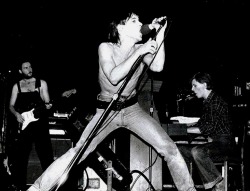 soundsof71:  Iggy Pop, The Idiot tour, 1977, with David Bowie on piano, Ricky Gardiner on guitar.