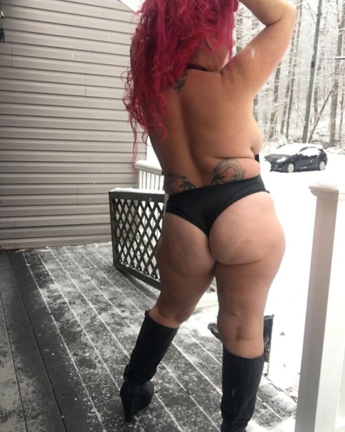 Snowy ❄️ good morning on Hump Day!!  #hotwife #sexy #phat #bbw #olderwoman #curvy #booty