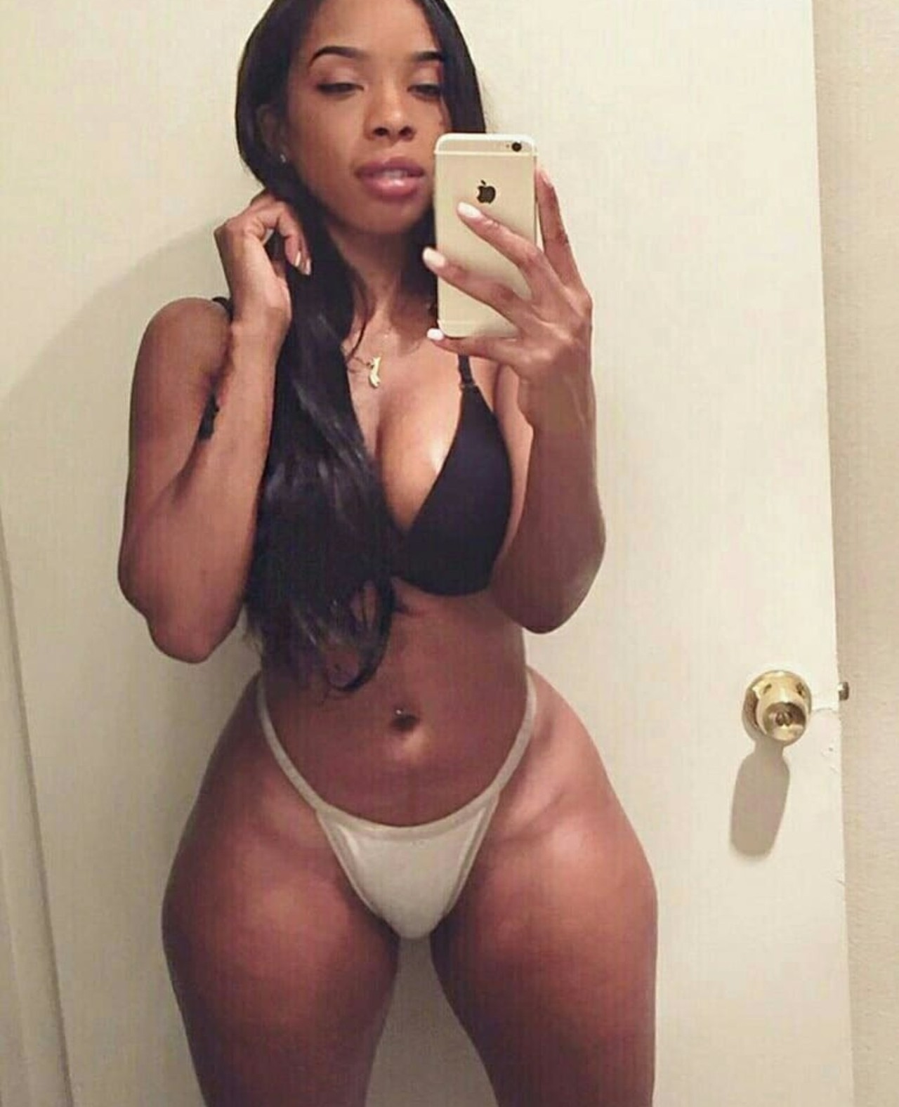 bigbuttsthickhipsnthighs:  Mmmmmm