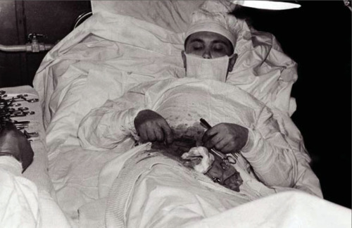 creepyalex:  historicaltimes:  Dr. Leonid Rogozov operating himself to remove his appendix in Antarctica via reddit Keep reading  @daggerfencer 