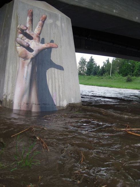 silverbluemoon:  lolzpicx:  Street Art  Awesome! 