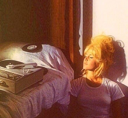 70s Hippie + Music Vibe !!!