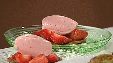 sallysyndrome:nittiotalistnostalgi:Några av årets viktigaste dagar..swedish days that celebrate cake