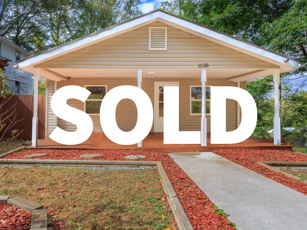 🔑 😍 🍎 🏡 Another Home Sold in Bristol!
Just sold this home for a long time customer of ours!! Neat little home with 4 bedrooms (would you believe it?)