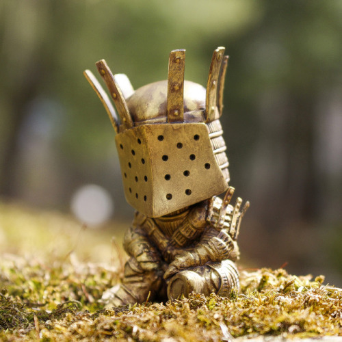 pixalry:  Dark Souls Mini Figurines - Created by Fiona Ng  Figurines available for sale at Fiona’s StoreEnvy Shop. 