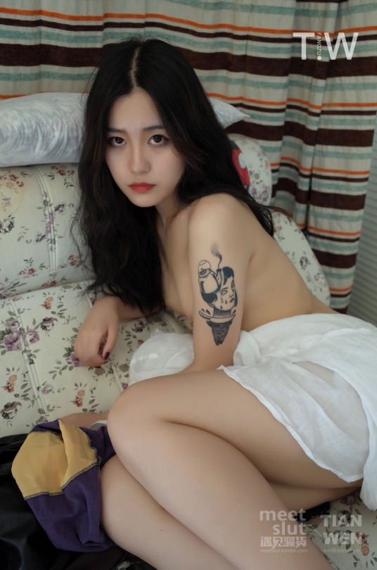 jamesv47:  jamesv47:  meetslut:  [汤友 TIAN WEN 投稿]   独立摄影师 / 情色艺术研习中    2018年一年月刊的活动还有最后三天，订阅微信：niunaizhaozedao 喜欢请转走，投稿作品保留48小时，优秀作品保留一周，随后删除