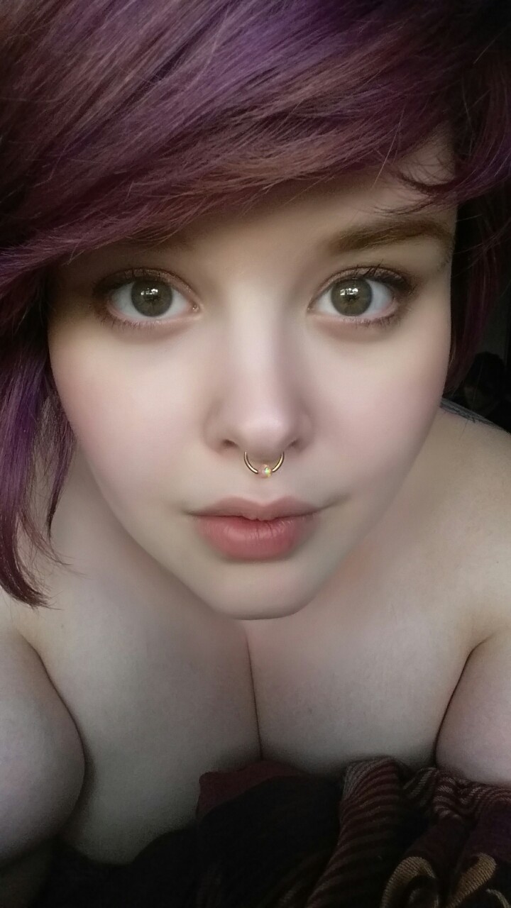 afatfox:  I never really get good pictures of my eyes, so here’s this :3