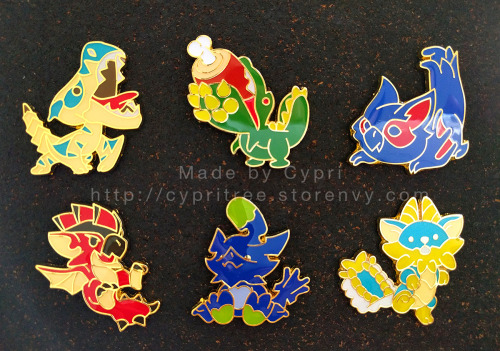 I made some baby MonHun pins off doodles I’ve done in the past, I’m pretty happy with how they’ve tu