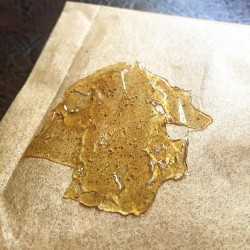 weedporndaily:  Here’s some rosin I pressed out for 7/10 today, hope everyone had a good one ✌�