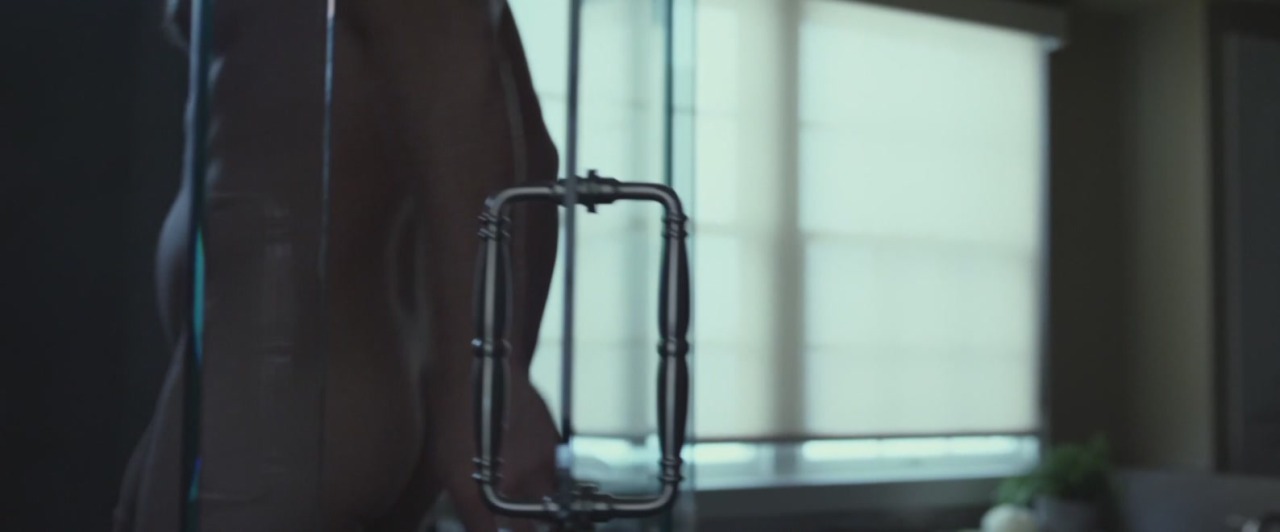 icantbelievehesnaked:  Ben Affleck gives us a glimpse of his cock in Gone Girl…
